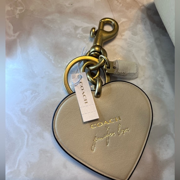 Nwt JLO NYC skyline Coach keychain - Picture 5 of 5